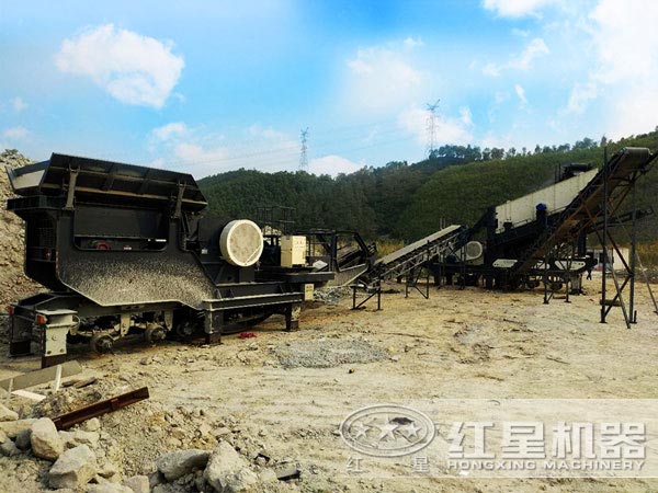 紅星車載移動(dòng)碎石機(jī)生產(chǎn)現(xiàn)場(chǎng)