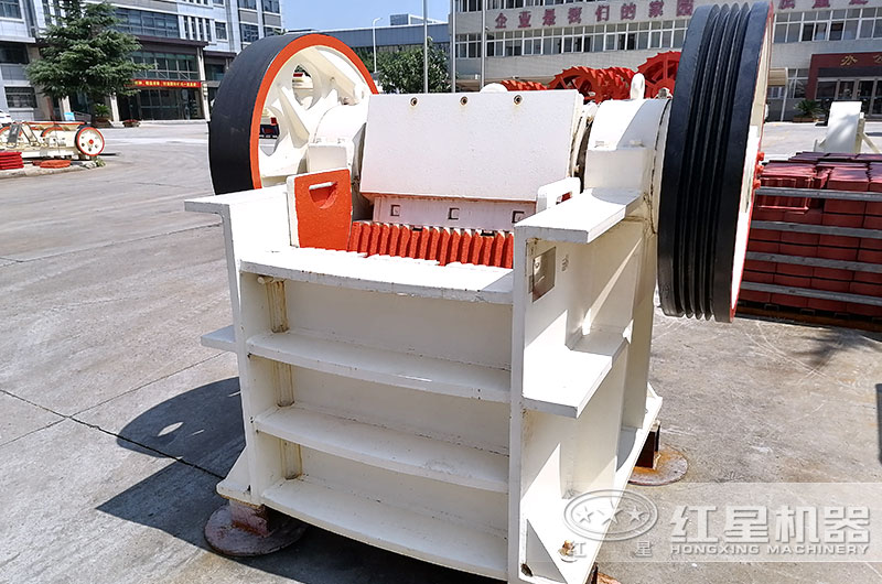 顎式破碎機(jī)圖片