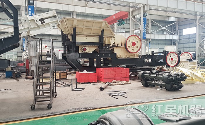 環(huán)保移動(dòng)軋石機(jī)車間圖