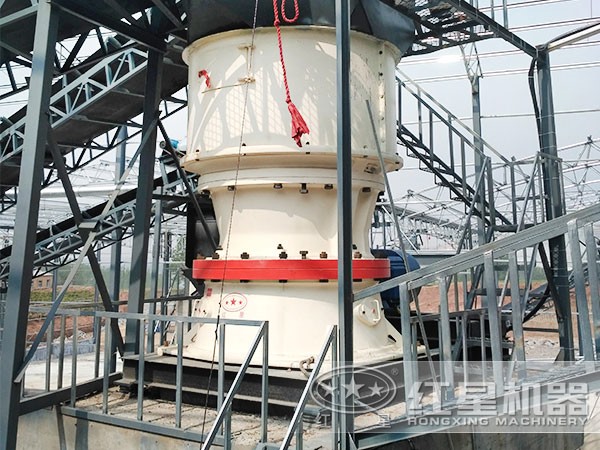 單缸圓錐破碎機(jī)作業(yè)現(xiàn)場