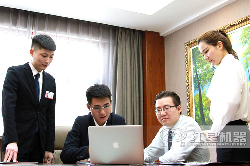 紅星支持定制服務(wù)，圖為客戶核對(duì)方案設(shè)備