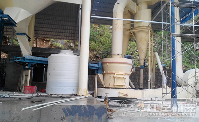 石灰石磨粉機生產現(xiàn)場