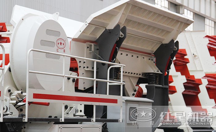 履帶移動(dòng)碎石機(jī)——折疊機(jī)身裝置