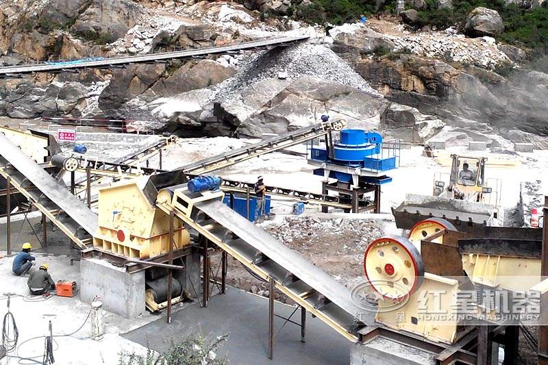 石料粉碎生產(chǎn)線現(xiàn)場(chǎng)