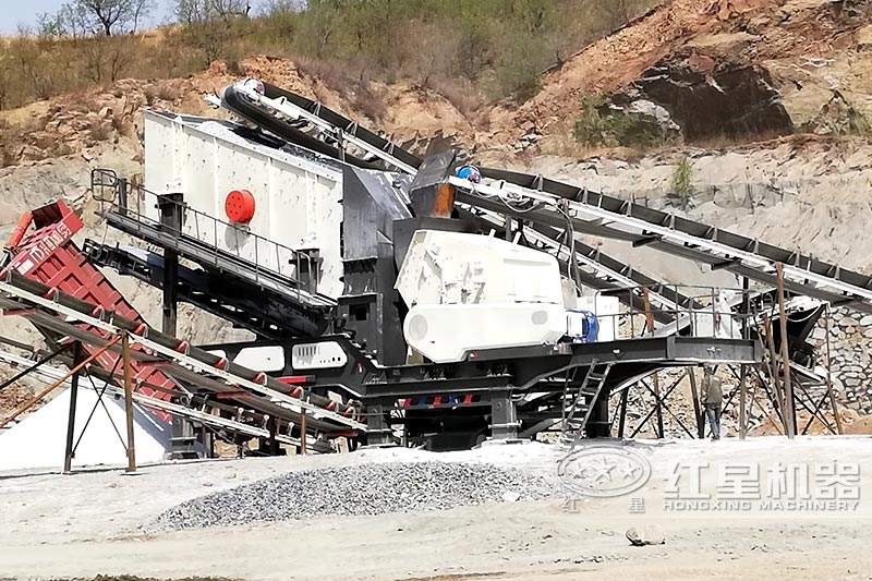 移動破碎石子機(jī)生產(chǎn)現(xiàn)場