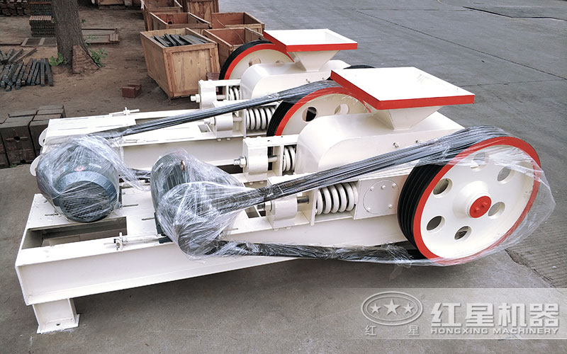 對輥式破碎機(jī)_小型設(shè)備