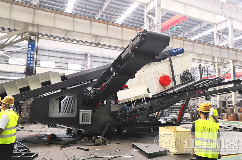 用戶來廠參觀移動(dòng)破碎機(jī)，大力贊賞紅星品質(zhì)
