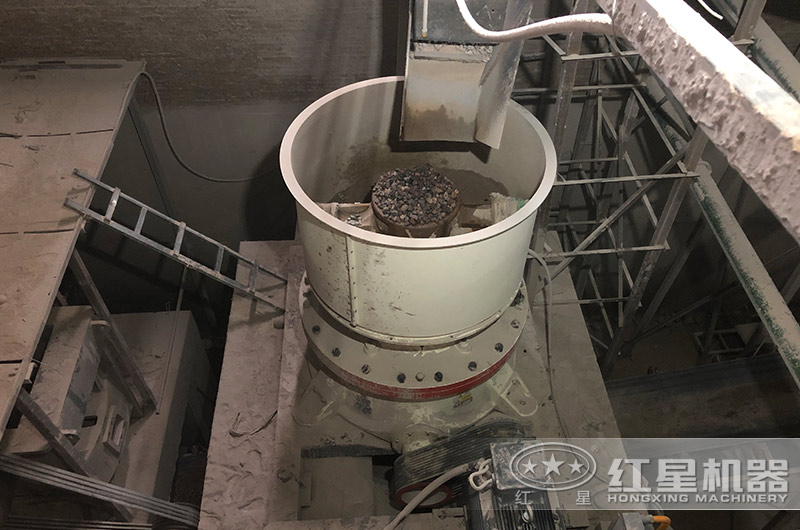 鉀長石破碎機(jī)進(jìn)料口實(shí)拍